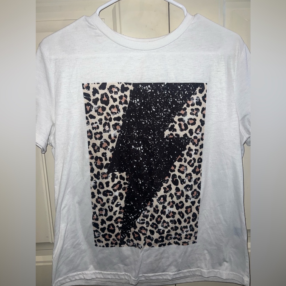 White lighting cheats print shirt